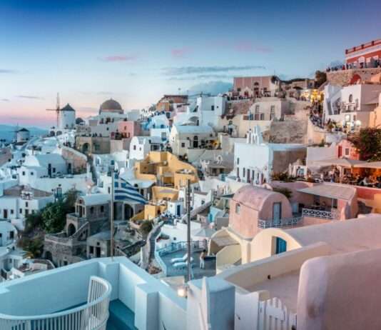 Santorin unter Schock: Erdbebenserie versetzt Inselbewohner in Angst Santorin