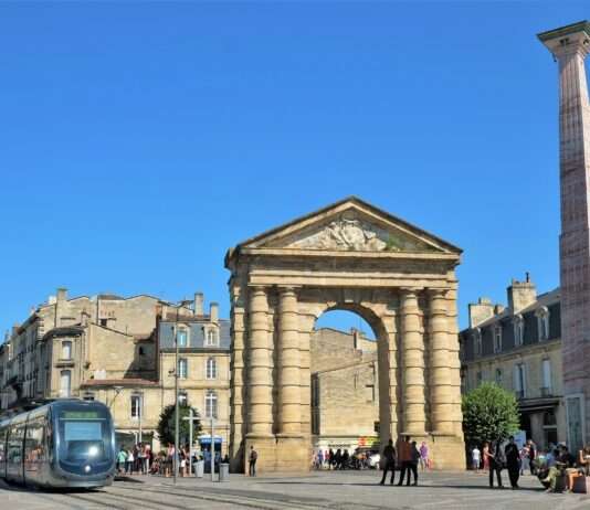 Tödliche Messerattacke auf der Place de la Victoire – Bordeaux unter Schock Place_de_la_Victoire_-_Bordeaux