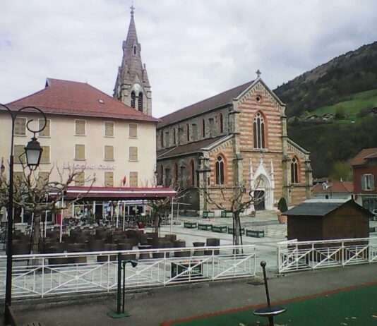 Rätselhafte Krankheitswelle in Skifreizeit: Über hundert Kinder betroffen Allevard_place_centrale
