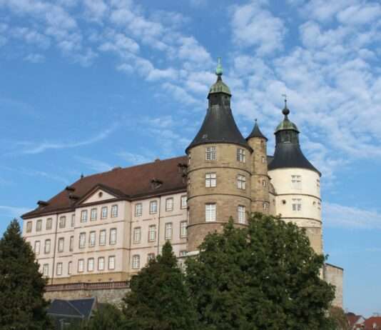 Schloss Montbéliard: Wo württembergische Geschichte auf französischen Charme trifft Château_de_Montbéliard-Office-de-Tourisme-du-Pays-de-Montbéliard