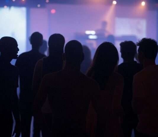 Tragödie in Nordmazedonien: Mindestens 50 Tote bei Brand in Diskothek Discothek_DJ_Illustration