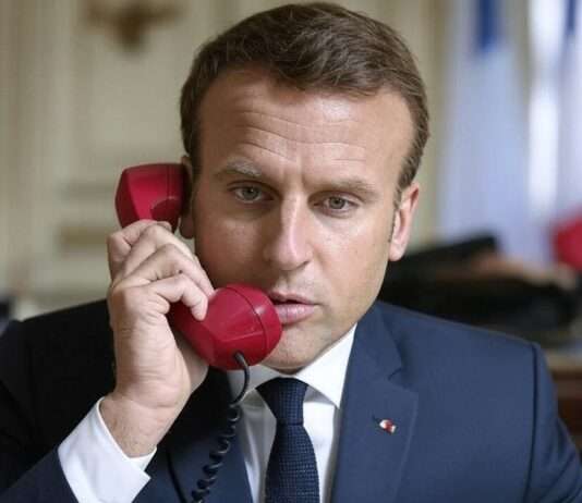 Auf Messers Schneide: Macron drängt Teheran zurück an den Verhandlungstisch Emmanuel_Macron_rotes_Telefon_Illustration