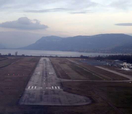 Wenn Vögel zur Gefahr werden – Wie Flughäfen dem (fast) unsichtbaren Risiko begegnen Flughafen_Chambery