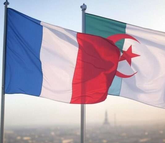 Frankreich und Algerien: Alte Wunden, neue Spannungen Frankreich_Algerien_Flaggen_Illustration