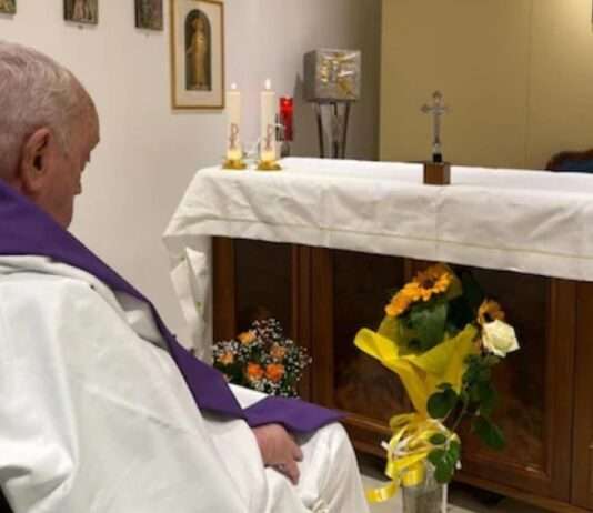 Erste Aufnahme von Papst Franziskus nach seiner Krankenhauseinweisung veröffentlicht Papst_Franziskus