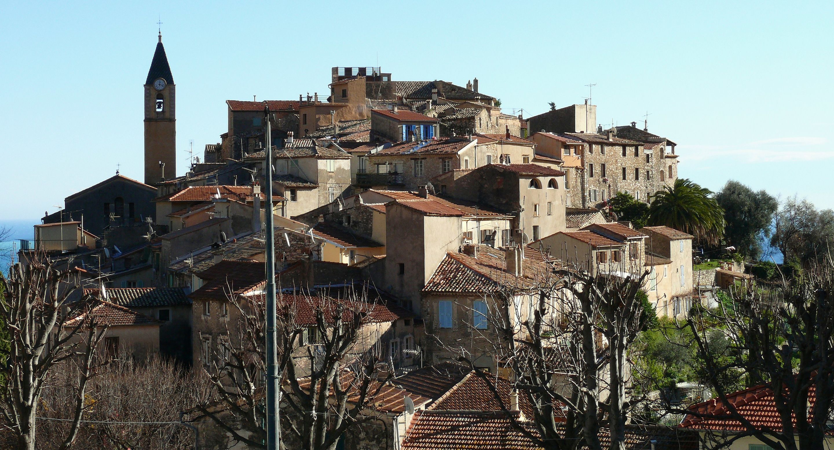 Eine Fahrt durch die Dörfer im Hinterland von Menton – Berge, Olivenhaine und mittelalterlicher Charme