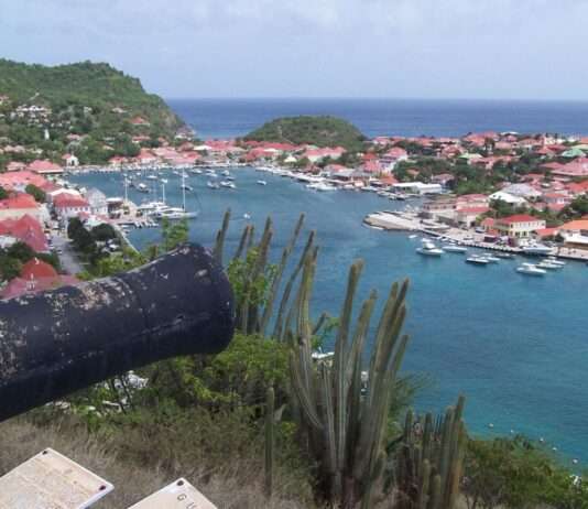 Saint-Barthélemy: Wo karibischer Esprit auf französischen Chic trifft Gustavia_Harbour_St_Barthelemy