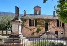 Ein perfekter Tag im Hinterland von Aix-en-Provence Maison_du_Grand_Site_Sainte-Victoire_à_Vauvenaurgues