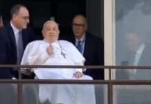 Zurück im Vatikan: Papst Franziskus nach schwerer Lungenentzündung wieder daheim Papst_Balkon_Klinik_ScreenX