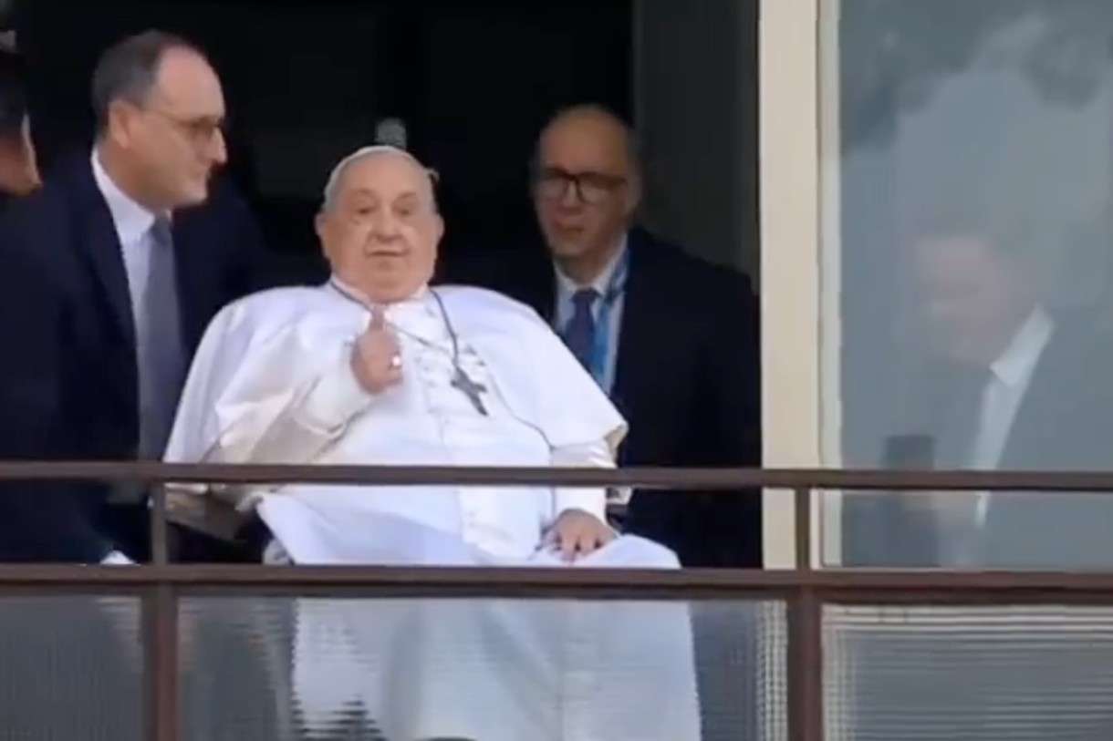 Zurück im Vatikan: Papst Franziskus nach schwerer Lungenentzündung wieder daheim