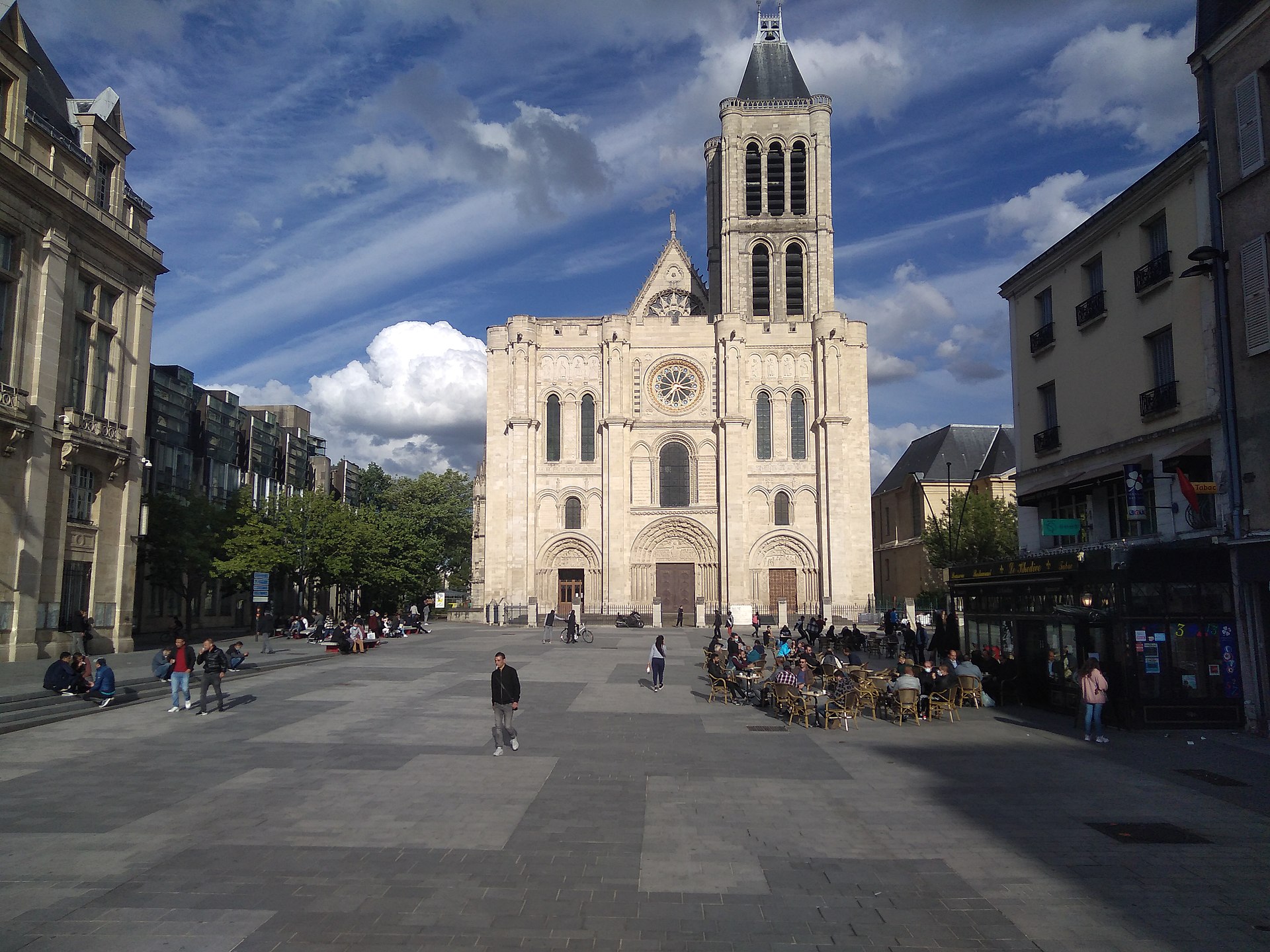 Basilika Saint-Denis: Nach 180 Jahren beginnt endlich der Wiederaufbau der legendären Turmspitze