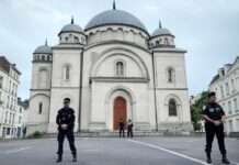 Ramadan beginnt in Frankreich unter erhöhten Sicherheitsvorkehrungen Ramadan_Moschee_Polizei_Illustration