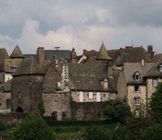 Salers: Mittelalterliches Juwel in der Auvergne Salers_Auvergne
