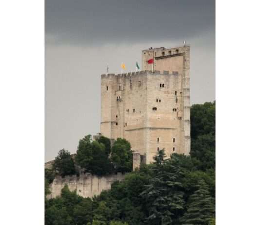 Tour de Crest – Das höchste mittelalterliche Verlies Frankreichs Tour_de_Crest-Wiki