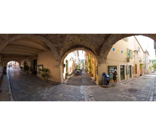 Eine Fahrt durch die Dörfer im Hinterland von Antibes – Versteckte Juwelen der Côte d’Azur Valbonne_Wiki