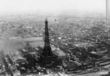 Eiffelturm: Vom umstrittenen Eisenkoloss zur ewigen Ikone Vue_aérienne,_depuis_un_ballon,_de_l'exposition_universelle_de_1889_par_Alphonse_Liébert_3b40741