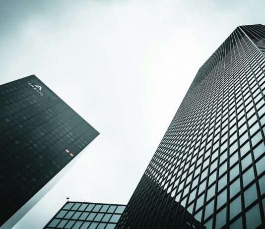 Paris La Défense in der Krise: Ein Auslaufmodell oder eine Chance zur Neuerfindung? Paris-La-Defense