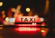 Verkehrschaos in Bordeaux: Taxis blockieren Flughafen und Hauptbahnhof Taxi_Illustration