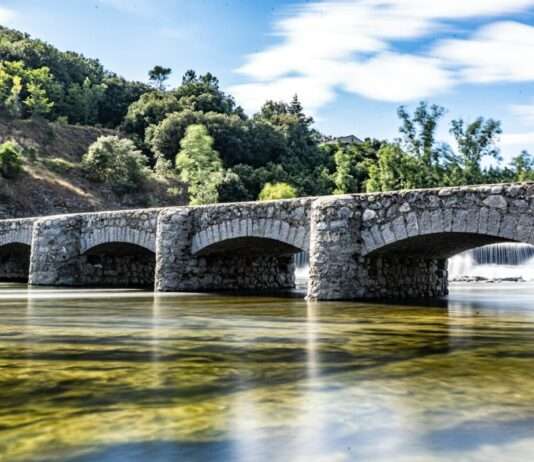 Ostern in der Ardèche: Frühling, Felsen und französischer Charme Ardeche