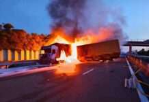 29. April: Großbrand auf der A7 – Lkw mit Farbe fängt Feuer A7_LKW_Brand_ScreenX