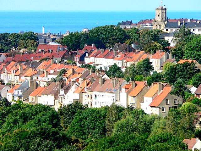Frühling an der französischen Ärmelkanalküste: Wo salzige Winde Geschichten erzählen