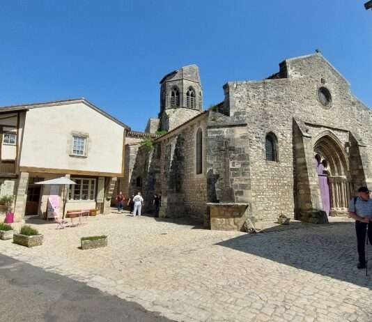 Charroux und seine Moutarde: Ein Dorf, ein Geschmack, eine Geschichte Charroux