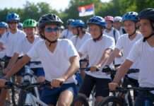 Mit dem Fahrrad für die Demokratie – Serbiens Jugend rüttelt Europa wach Fahrradtour_Studenten_Illustration