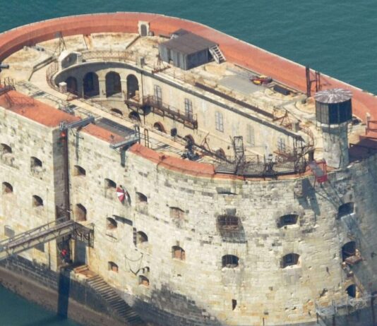 Fort Boyard: Ein französisches Wahrzeichen kämpft ums Überleben Fort_Boyard_(Wikipedia)