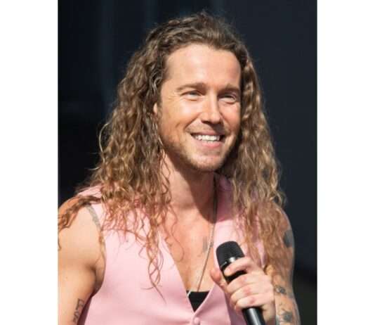 Julien Doré: Der Poet mit Pop-Appeal – zwischen Kunsthochschule, Chanson und Stadion JulienDore_Wikipedia