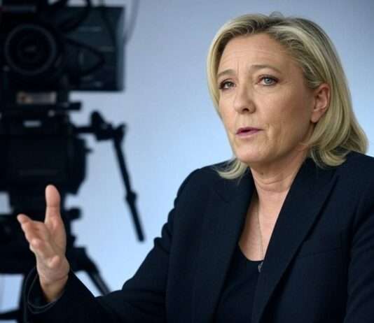 „Ich werde kämpfen“ – Marine Le Pens Reaktion auf ihre Verurteilung und die Folgen für Frankreich Marine-Le-Pen_TV-Kamera_Interview_Illustration