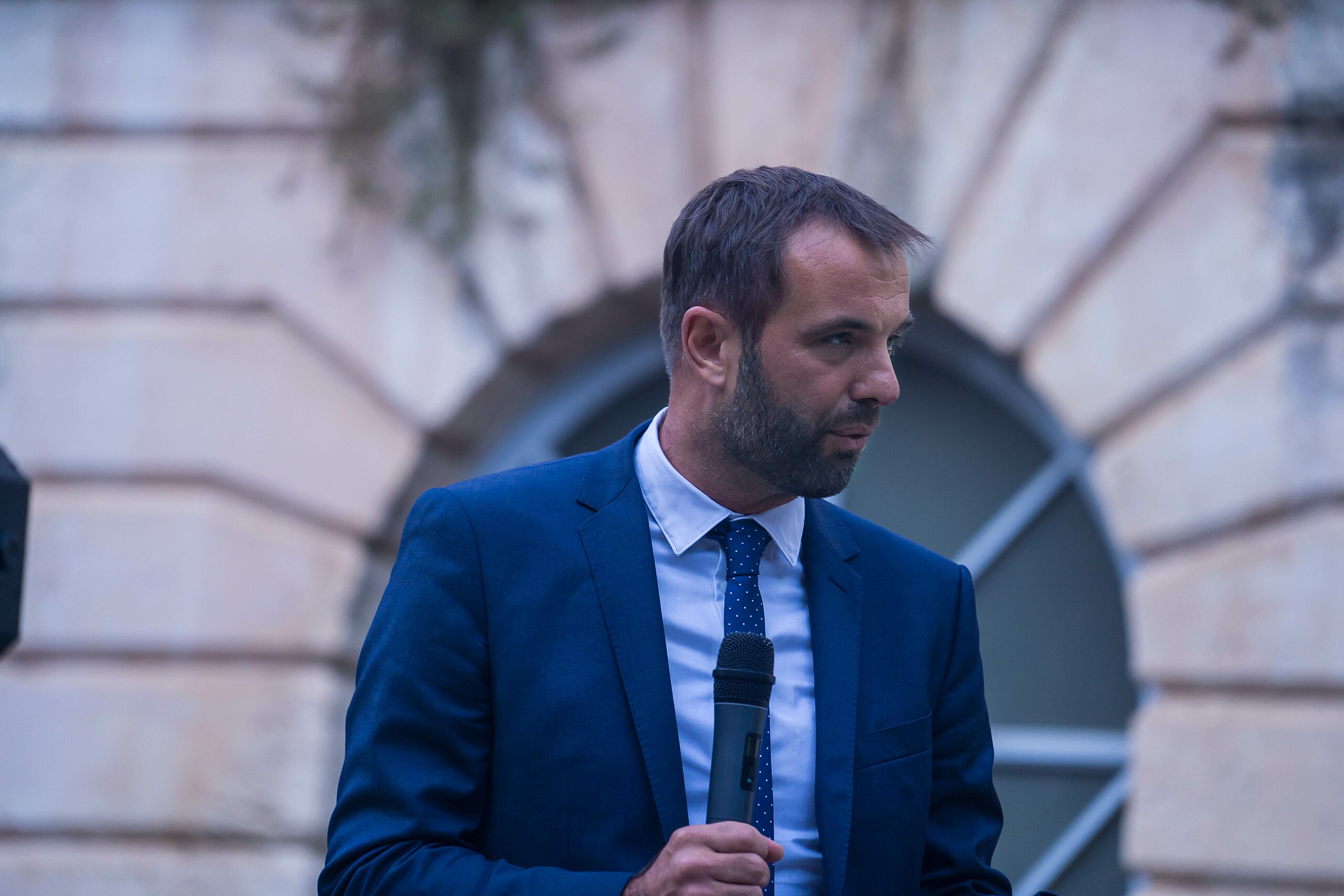 Montpellier: Nazi-Symbol auf Banner gegen Bürgermeister – Ermittlungen eingeleitet