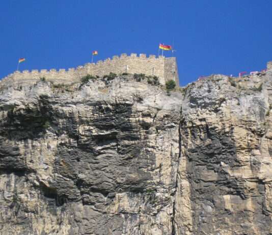 Festung von Mornas – Ein Sprung zurück ins Mittelalter Festung_Mornas