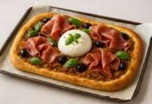 Wenn Italien Frankreich trifft: Pissaladière mit Prosciutto und Burrata Pissaladière-mit-Prosciutto-und-Burrata