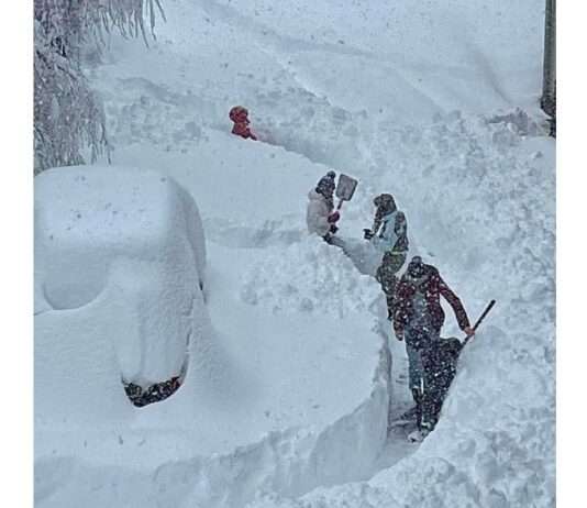 Ausnahmezustand: Wie eine April-Sturmfront die Savoie lahmlegt und Touristen als Geiseln nimmt Schneesturm_Savoien_ScreenX