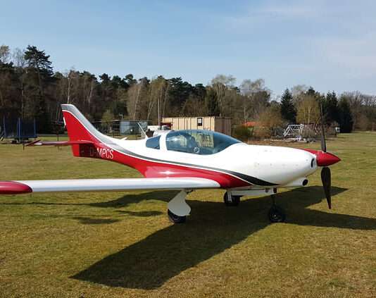 Tragödie am Himmel: Ultraleichtflugzeug stürzt bei Fontenay-le-Comte ab VL-3_Evolution_on_apron