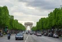 Panik auf den Champs-Élysées: Wie ein einfacher Böller Paris in Aufruhr versetzte Champs-Elysees