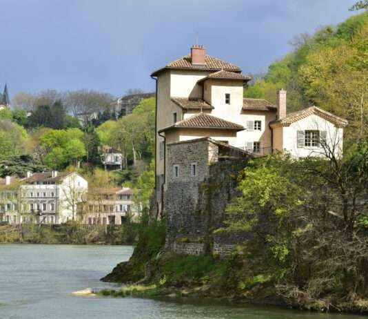 Frühlingszauber im Rhônetal – Eine Osterreise voller Genuss, Geschichte und Lebensfreude Ile_Barbe