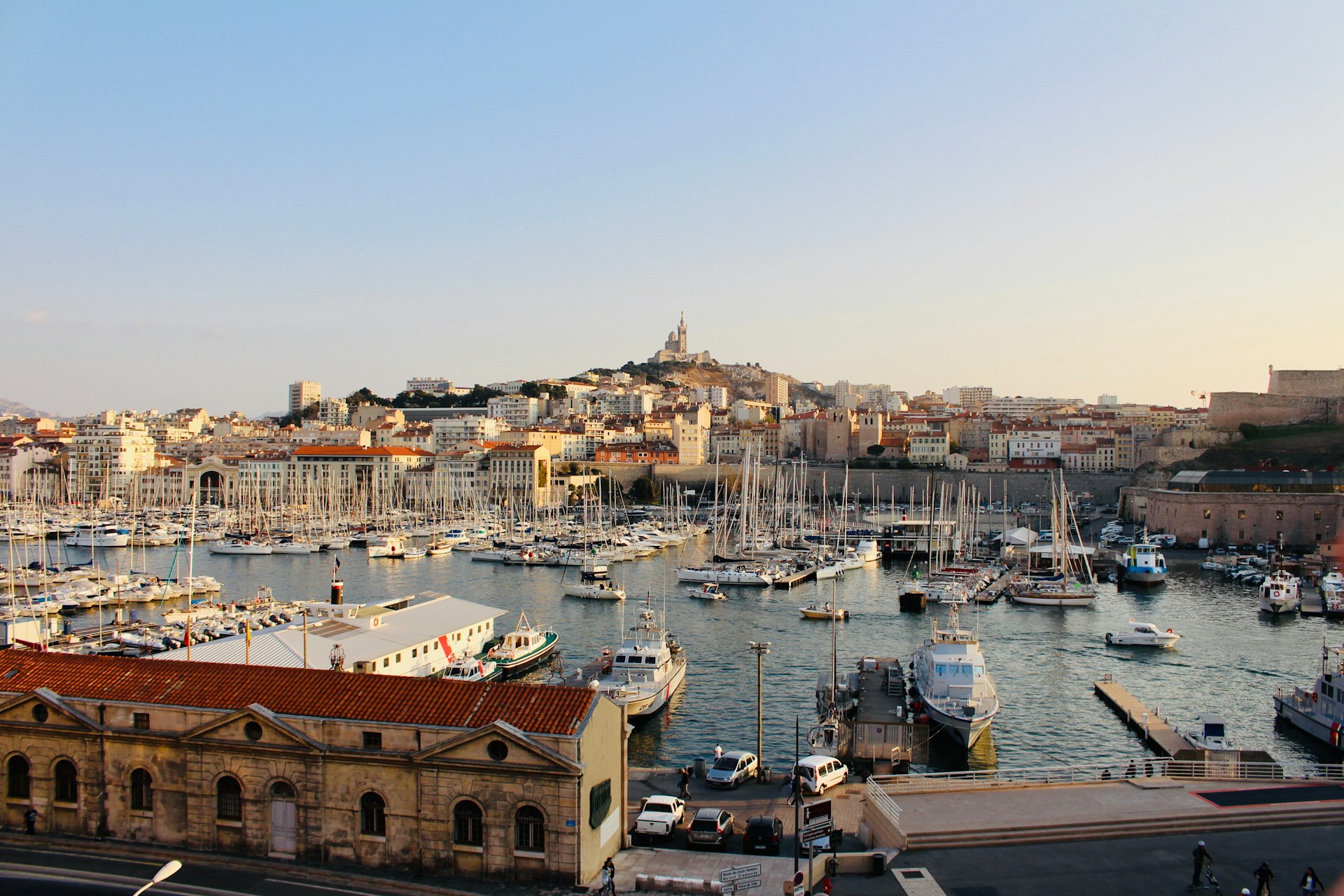 Marseille im Wandel: Vom Heroinumschlagplatz zur Drehscheibe für synthetische Drogen