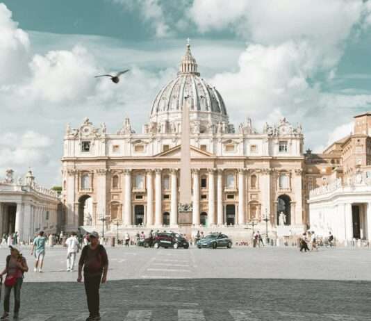 Vatikan unplugged – Ein Insider packt aus Vatikan