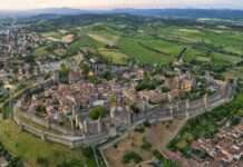 Carcassonne boomt: Mittelalterliches Flair trifft auf modernen Ferientrend Carcassone_Wikipedia