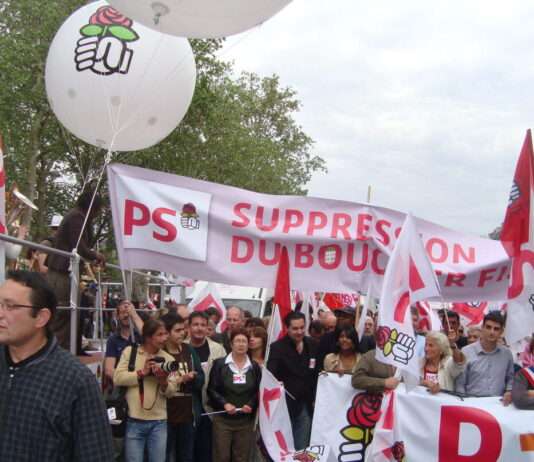 1. Mai in Paris: Gewalt gegen Sozialisten zeigt Zerrissenheit der französischen Linken 1ermai2010-PS-Wikipedia