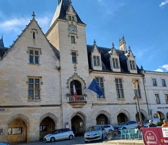 Libourne: Todesdrohungen gegen Bürgermeister – Wenn Müll zur Staatsaffäre wird Libourne_Hôtel_de_ville_Wikipedia