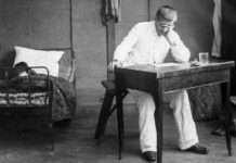 Alfred Dreyfus: Frankreich will späte Gerechtigkeit – posthume Beförderung zum General geplant Alfred_Dreyfus_in_captivity_on_Devil's_Island_1898