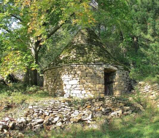 Stein auf Stein: Das stille Erbe der Bourgogne Caborde_de_Chaudanne