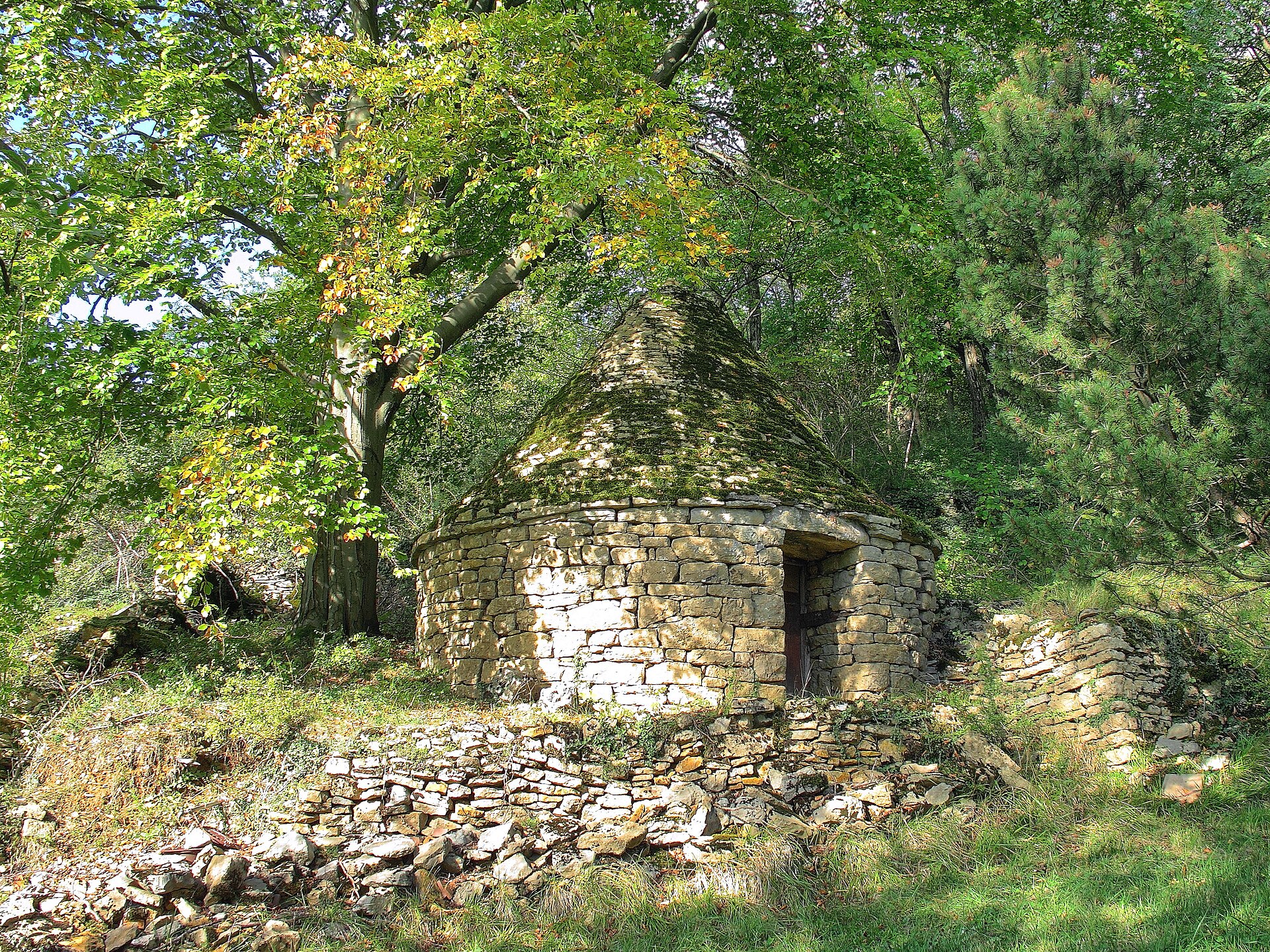 Stein auf Stein: Das stille Erbe der Bourgogne