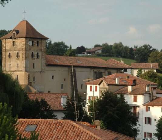 Lebendige Wurzeln und stolze Seelen: Unterwegs im Baskenland Espelette