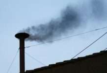 Spannung im Vatikan: 12:00 Uhr am Mittag – Noch kein neuer Papst gewählt Schwarzer_Rauch_Sixtinische_Kapelle