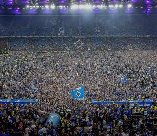 Aufstieg mit Verletzten – Der HSV zwischen Ekstase und Eskalation HSV_Spielfeld_überrannt