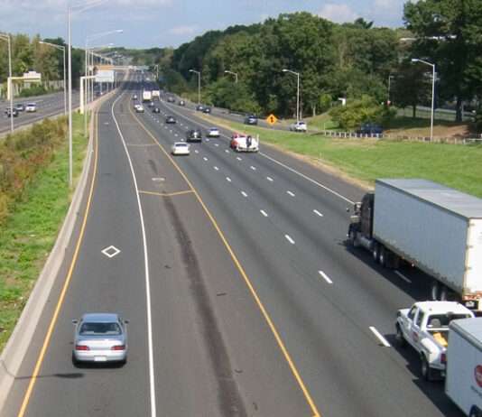 Weniger Lärm, flüssiger Verkehr: Wie die neue Spur mit der Raute den Pariser Périphérique verändert Raute_Fahrspur