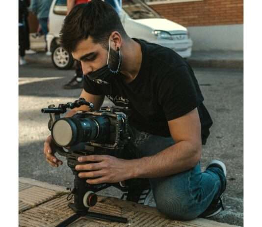 Im Fadenkreuz der Wahrheit: Warum Frankreich jetzt seine palästinensischen Journalisten retten will Journalist_Gaza_Illustration